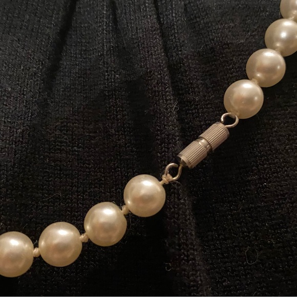 Vintage fresh water Pearl necklace. Beautiful, authentic. Screw on clasp. - Picture 2 of 7